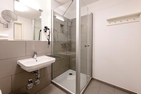 Deichhäuser Anna Küste Deichhäuser Anna Küste 1-24 Bensersiel - Badezimmer mit Dusche und Waschtisch