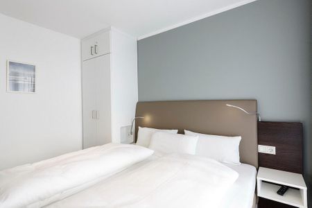 Deichhäuser Anna Küste Deichhäuser Anna Küste 1-33 Bensersiel - Schlafzimmer mit Doppelbett und Kleiderschrank
