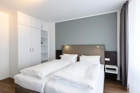Deichhäuser Anna Küste Deichhäuser Anna Küste 1-34 Bensersiel - Schlafzimmer mit Doppelbett und Kleiderschrank