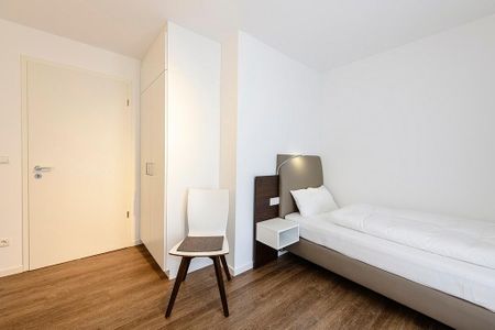 Deichhäuser Anna Küste Deichhäuser Anna Küste 1-34 Bensersiel - Schlafzimmer mit zwei Einzelbetten, Stuhl und Kleiderschrank