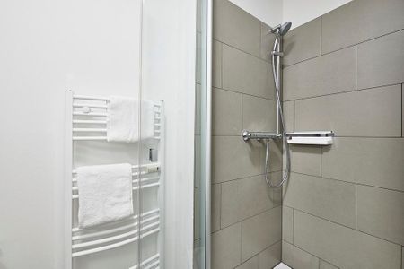 Deichhäuser Anna Küste Deichhäuser Anna Küste 2-12 Bensersiel - Badezimmer mit Dusche