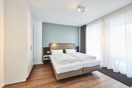 Deichhäuser Anna Küste Deichhäuser Anna Küste 2-14 Bensersiel - Schlafzimmer mit Doppelbett und Kleiderschrank