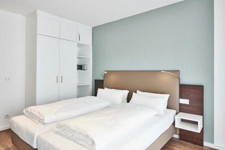 Deichhäuser Anna Küste Deichhäuser Anna Küste 2-21 Bensersiel - Schlafzimmer mit Doppelbett und Kleiderschrank