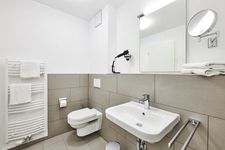Deichhäuser Anna Küste Deichhäuser Anna Küste 2-21 Bensersiel - Badezimmer mit Waschtisch und WC