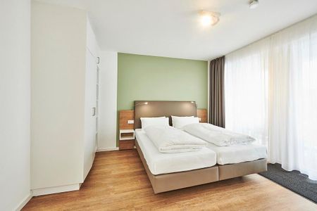Deichhäuser Anna Küste Deichhäuser Anna Küste 2-24 Bensersiel - Schlafzimmer mit Doppelbett und Kleiderschrank