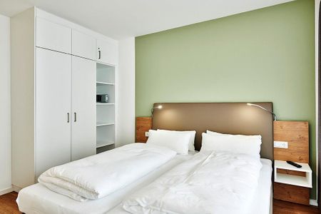 Deichhäuser Anna Küste Deichhäuser Anna Küste 2-24 Bensersiel - Schlafzimmer mit Doppelbett und Kleiderschrank