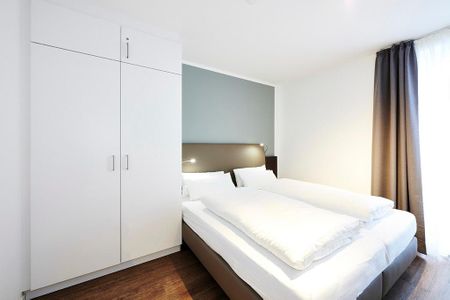 Deichhäuser Anna Küste Deichhäuser Anna Küste 2-30 Bensersiel - Schlafzimmer mit Doppelbett und Kleiderschrank