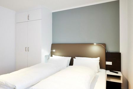 Deichhäuser Anna Küste Deichhäuser Anna Küste 2-30 Bensersiel - Schlafzimmer mit Doppelbett und Kleiderschrank