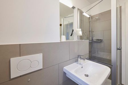 Deichhäuser Anna Küste Deichhäuser Anna Küste 3-10 Bensersiel - Badezimmer mit Waschtisch und Dusche
