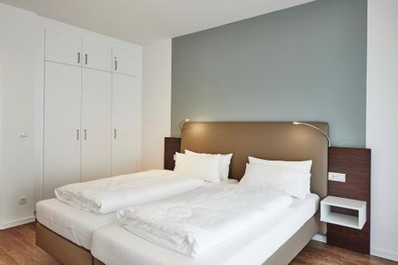 Deichhäuser Anna Küste Deichhäuser Anna Küste 3-11 Bensersiel - Schlafzimmer mit Doppelbett und Kleiderschrank