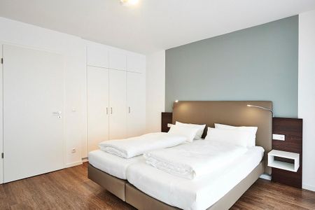 Deichhäuser Anna Küste Deichhäuser Anna Küste 3-21 Bensersiel - Schlafzimmer mit Doppelbett und Kleiderschrank