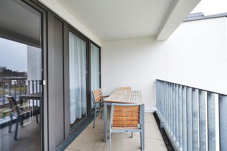 Deichhäuser Anna Küste Deichhäuser Anna Küste 3-21 Bensersiel - Balkon mit Überdachung und Gartenmöbeln