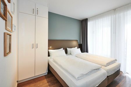 Deichhäuser Anna Küste Deichhäuser Anna Küste 3-23 Bensersiel - Schlafzimmer mit Doppelbett und Kleiderschrank