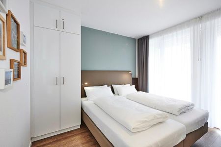 Deichhäuser Anna Küste Deichhäuser Anna Küste 3-33 Bensersiel - Schlafzimmer mit Doppelbett und Kleiderschrank
