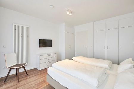 Deichhäuser Anna Küste Deichhäuser Anna Küste 4-11 Bensersiel - Schlafzimmer mit Doppelbett, Flatscreen TV und Kleiderschrank