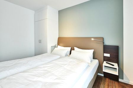 Deichhäuser Anna Küste Deichhäuser Anna Küste 4-13 Bensersiel - Schlafzimmer mit Doppelbett, Kleiderschrank und Flatscreen TV