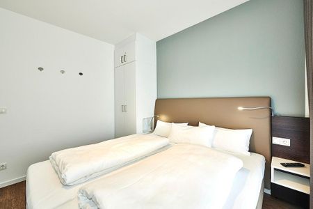 Deichhäuser Anna Küste Deichhäuser Anna Küste 4-13 Bensersiel - Schlafzimmer mit Doppelbett und Kleiderschrank