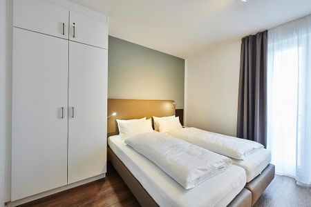 Deichhäuser Anna Küste Deichhäuser Anna Küste 4-20 Bensersiel - Schlafzimmer mit Doppelbett, Kleiderschrank und Flatscreen TV