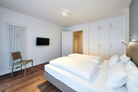 Deichhäuser Anna Küste Deichhäuser Anna Küste 4-21 Bensersiel - Schlafzimmer mit Doppelbett, Kleiderschrank und Flatscreen TV