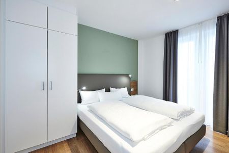 Deichhäuser Anna Küste Deichhäuser Anna Küste 4-23 Bensersiel - Schlafzimmer mit Doppelbett, Kleiderschrank und Zugang zum Balkon