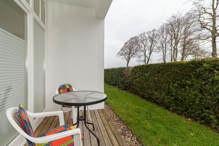 Meeresblick Meeresblick 009 Kühlungsborn - Terrasse mit Gartenmöbeln und Grünfläche
