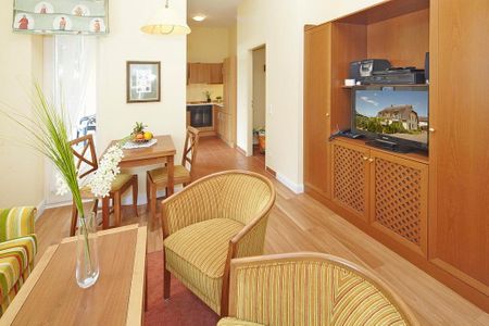 Villa Aegir Villa Aegir 102 Usedom - Wohn-Essbereich mit Couch und Flatscreen-TV