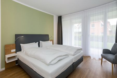 Deichhäuser Anna Küste Deichhäuser Anna Küste 6-11 Bensersiel - Schlafzimmer mit Doppelbett und Zugang zur Terrasse
