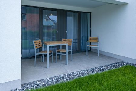 Deichhäuser Anna Küste Deichhäuser Anna Küste 6-12 Bensersiel - Überdachte Terrasse mit Sitzgelegenheit