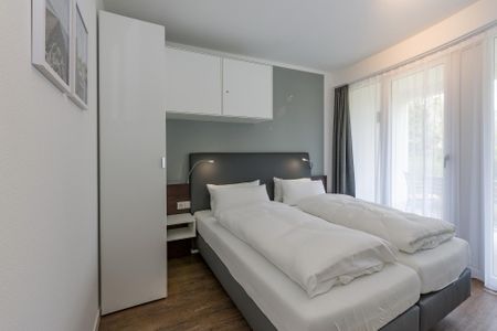 Deichhäuser Anna Küste Deichhäuser Anna Küste 6-13 Bensersiel - Schlafzimmer mit Doppelbett und Zugang zur Terrasse