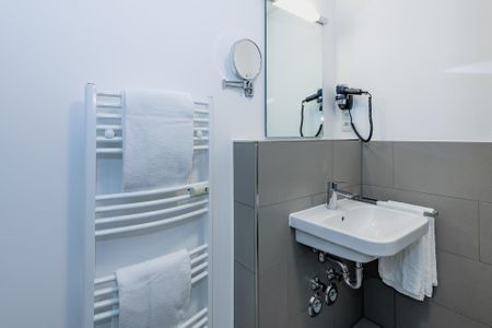 Deichhäuser Anna Küste Deichhäuser Anna Küste 6-13 Bensersiel - Badezimmer mit Handtuchheizkörper