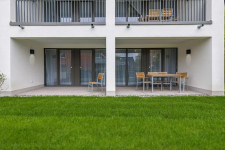 Deichhäuser Anna Küste Deichhäuser Anna Küste 6-13 Bensersiel - Überdachte Terrasse mit Tisch und Sitzgelegenheit