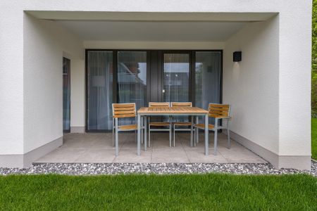 Deichhäuser Anna Küste Deichhäuser Anna Küste 6-13 Bensersiel - Überdachte Terrasse mit Sitzgelegenheit