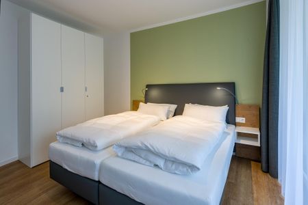 Deichhäuser Anna Küste Deichhäuser Anna Küste 6-14 Bensersiel - Schlafzimmer mit Doppelbett und Kleiderschrank