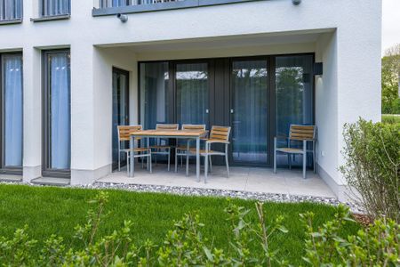 Deichhäuser Anna Küste Deichhäuser Anna Küste 6-14 Bensersiel - Überdachte Terrasse mit Sitzgelegenheit