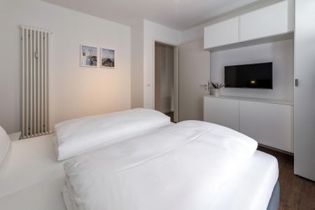 Deichhäuser Anna Küste Deichhäuser Anna Küste 6-20 Bensersiel - Schlafzimmer mit Doppelbett und Flatscreen TV - gbmv0-01 - Großenbrode