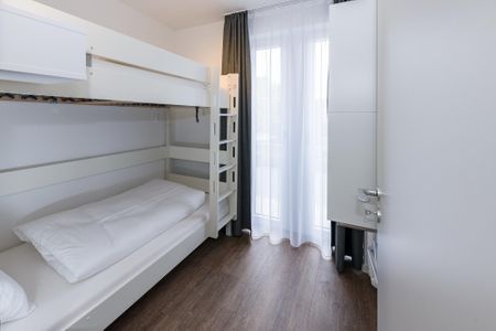 Deichhäuser Anna Küste Deichhäuser Anna Küste 6-20 Bensersiel - Schlafzimmer mit Etagenbett und Kleiderschrank
