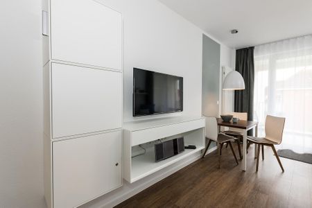 Deichhäuser Anna Küste Deichhäuser Anna Küste 6-22 Bensersiel - Wohn-Ess-Schlafbereich mit Esstisch und Flatscreen TV
