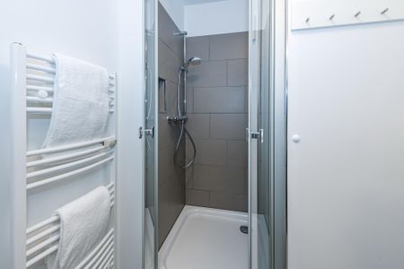 Deichhäuser Anna Küste Deichhäuser Anna Küste 6-22 Bensersiel - Badezimmer mit Dusche