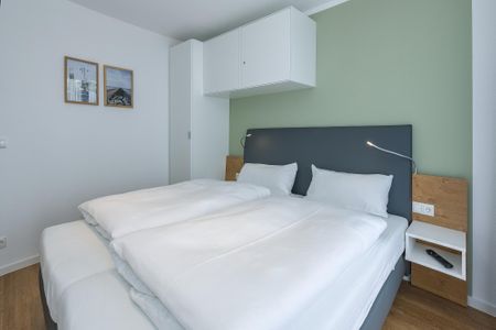 Deichhäuser Anna Küste Deichhäuser Anna Küste 6-33 Bensersiel - Schlafzimmer mit Doppelbett und Kleiderschrank