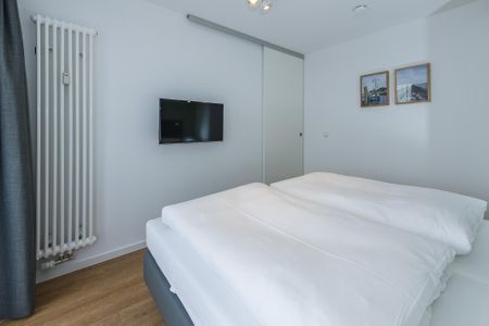 Deichhäuser Anna Küste Deichhäuser Anna Küste 6-33 Bensersiel - Schlafzimmer mit Doppelbett und Flatscreen TV - gbmv0-01 - Großenbrode