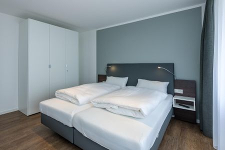 Deichhäuser Anna Küste Deichhäuser Anna Küste 6-34 Bensersiel - Schlafzimmer mit Doppelbett und Kleiderschrank