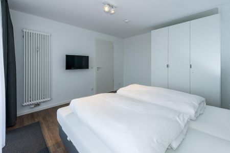 Deichhäuser Anna Küste Deichhäuser Anna Küste 6-34 Bensersiel - Schlafzimmer mit Doppelbett, Kleiderschrank und Flatscreen TV