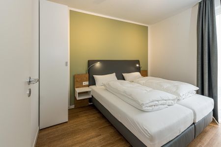 Deichhäuser Anna Küste Deichhäuser Anna Küste 7-10 Bensersiel - Schlafzimmer mit Doppelbett und Kleiderschrank