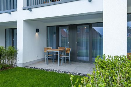 Deichhäuser Anna Küste Deichhäuser Anna Küste 7-12 Bensersiel - Überdachte Terrasse mit Sitzgelegenheit