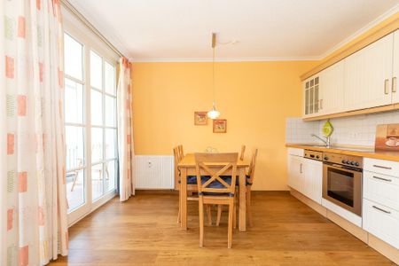 Apartmenthaus Atlantik Apartmenthaus Atlantik 205 Kühlungsborn - Küchenzeile mit Esstisch und Sitzgelegenheit