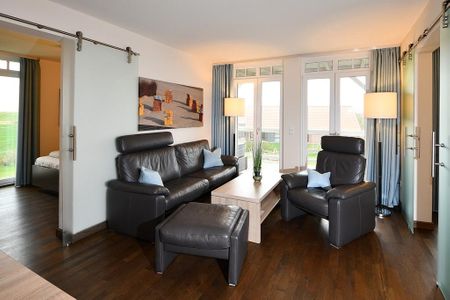 Resort Deichgraf Resort Deichgraf 31-11 Wremen - Wohn-Essbereich mit Couch