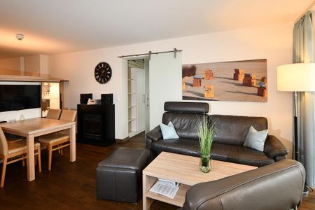 Resort Deichgraf Resort Deichgraf 31-11 Wremen - Wohn-Essbereich mit Couch