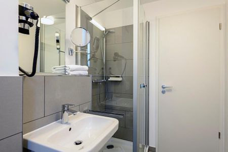 Deichhäuser Anna Küste Deichhäuser Anna Küste 1-30 Bensersiel - Badezimmer mit Waschtisch und Dusche