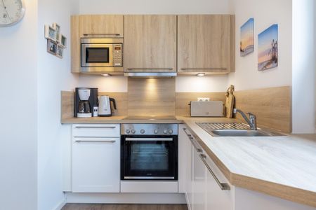 Aparthotel Ostseeallee Aparthotel Ostseeallee 2-12 Boltenhagen - Küchenzeile mit Backofen, Geschirrspüler und Mikrowelle