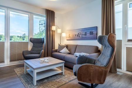 Aparthotel Ostseeallee Aparthotel Ostseeallee 2-15 Boltenhagen - Wohnbereich mit Couchtisch und Sessel